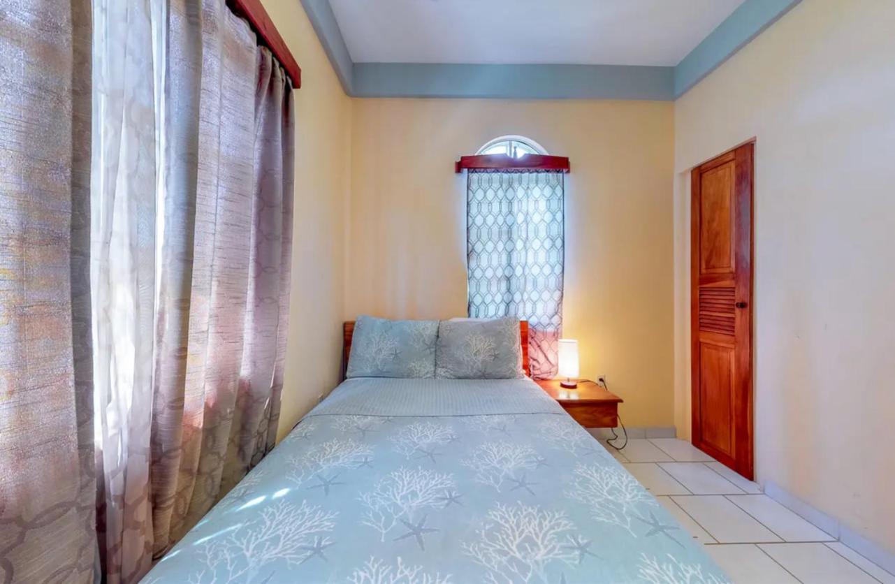 Sandy Feet Beach Resort Placencia Екстер'єр фото